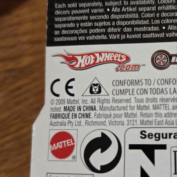 Hot Wheels - Dan Wheldon - Izod Indy Car Series - NEW - Picture 3 of 3